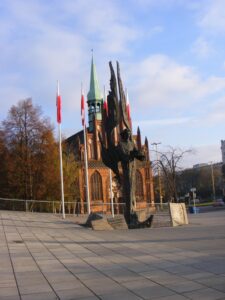 Pomnik: Anioł Wolności.