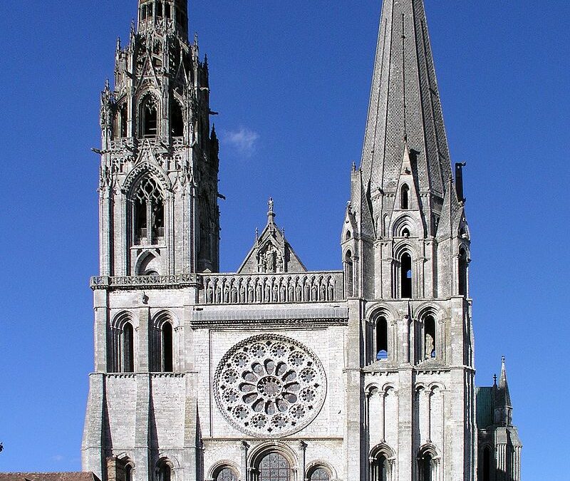 800px-Westfassade_Chartres